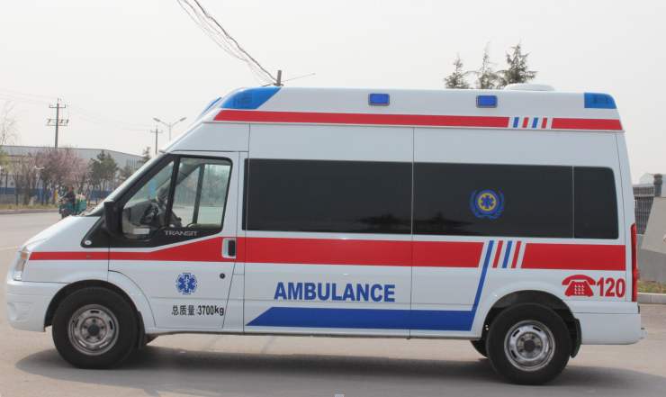 可克达拉市救护车护送